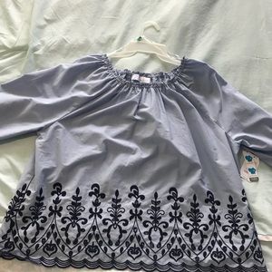 Women’s top size: XL